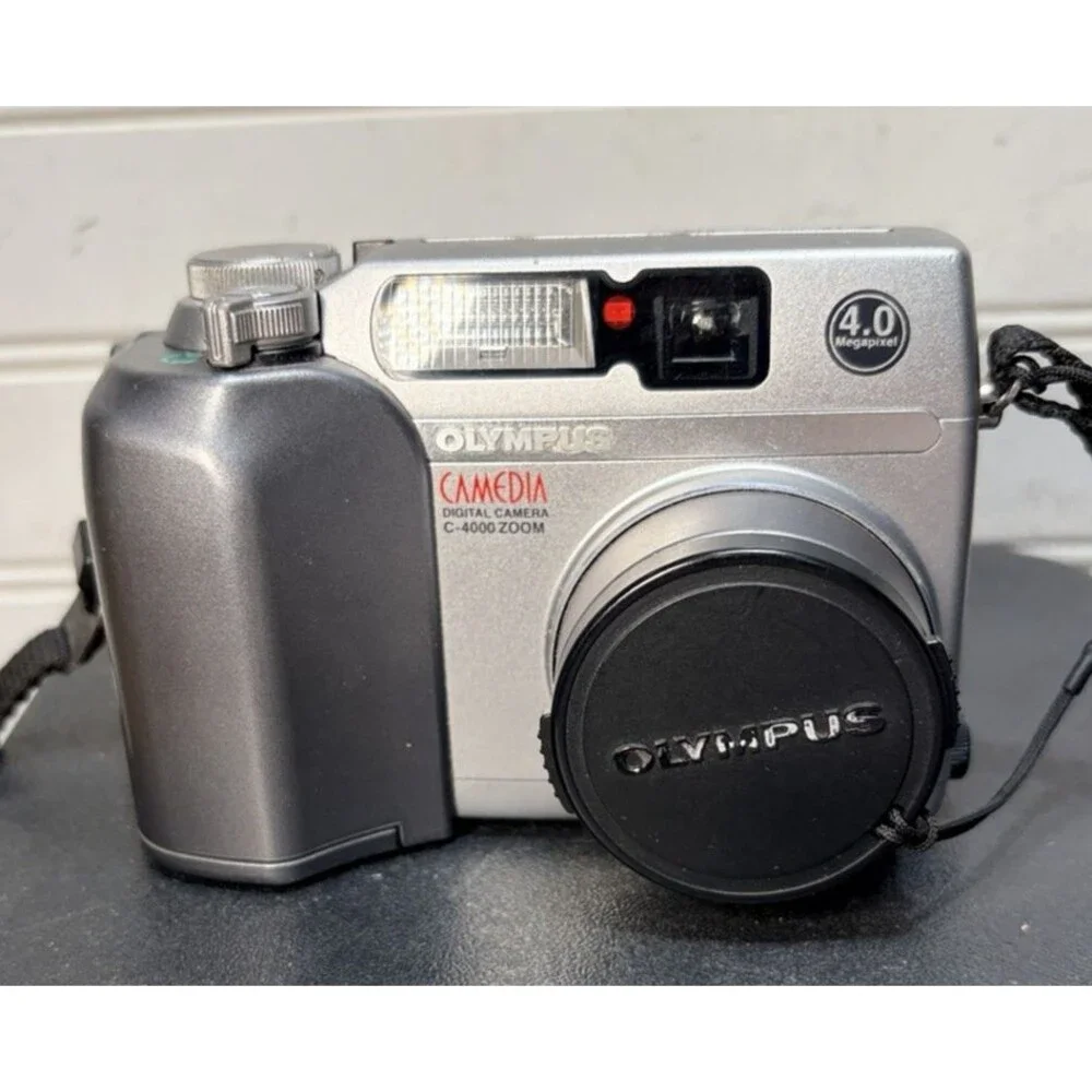 Olympus CAMEDIA C-4000 Zoom 4.0MP Digital Camera Silver W/ Memory Card Tested